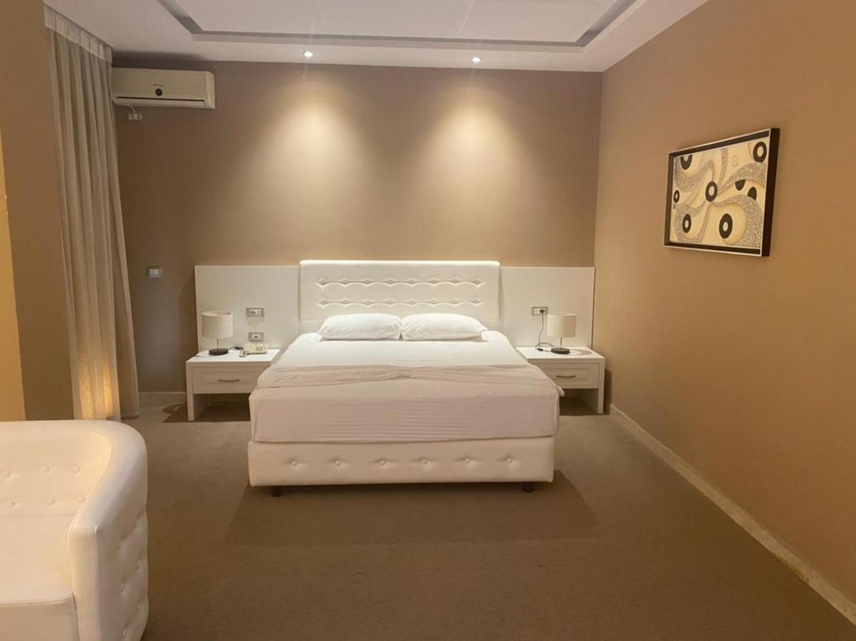 Hotel Continental ดูร์เรส ภายนอก รูปภาพ