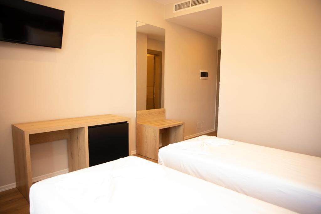 Hotel Continental ดูร์เรส ภายนอก รูปภาพ