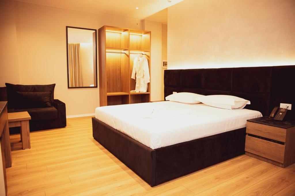 Hotel Continental ดูร์เรส ภายนอก รูปภาพ