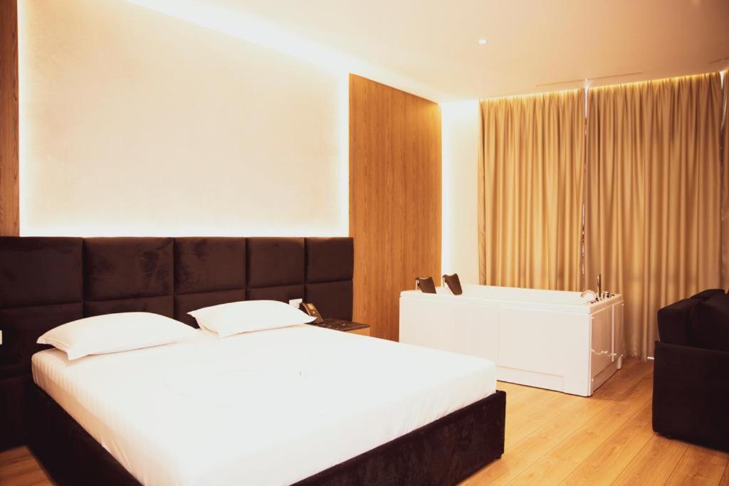Hotel Continental ดูร์เรส ภายนอก รูปภาพ