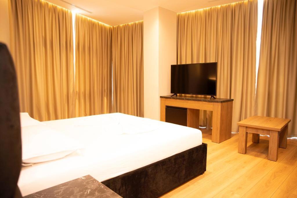 Hotel Continental ดูร์เรส ภายนอก รูปภาพ