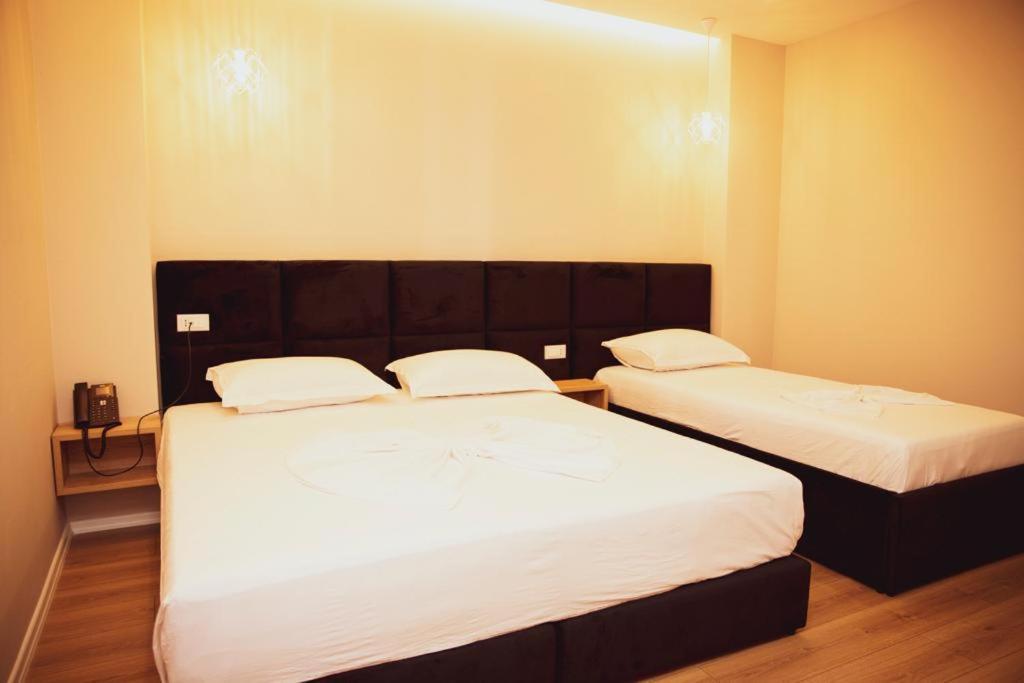 Hotel Continental ดูร์เรส ภายนอก รูปภาพ