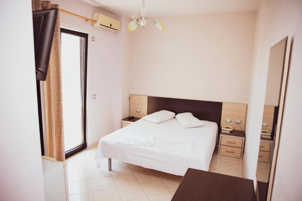Hotel Continental ดูร์เรส ภายนอก รูปภาพ