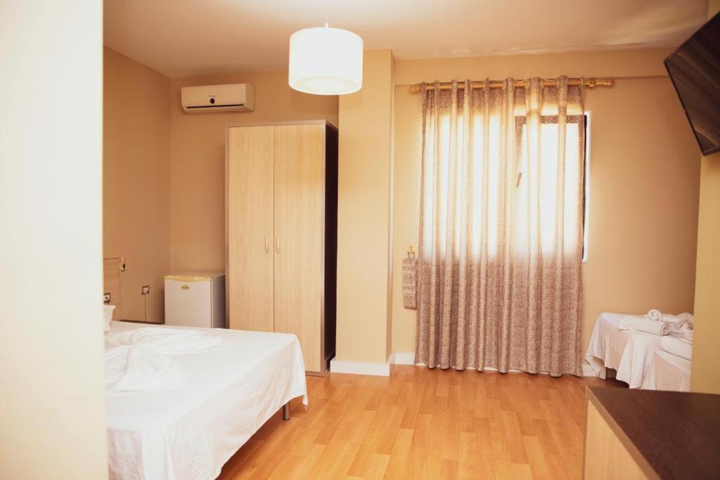 Hotel Continental ดูร์เรส ภายนอก รูปภาพ