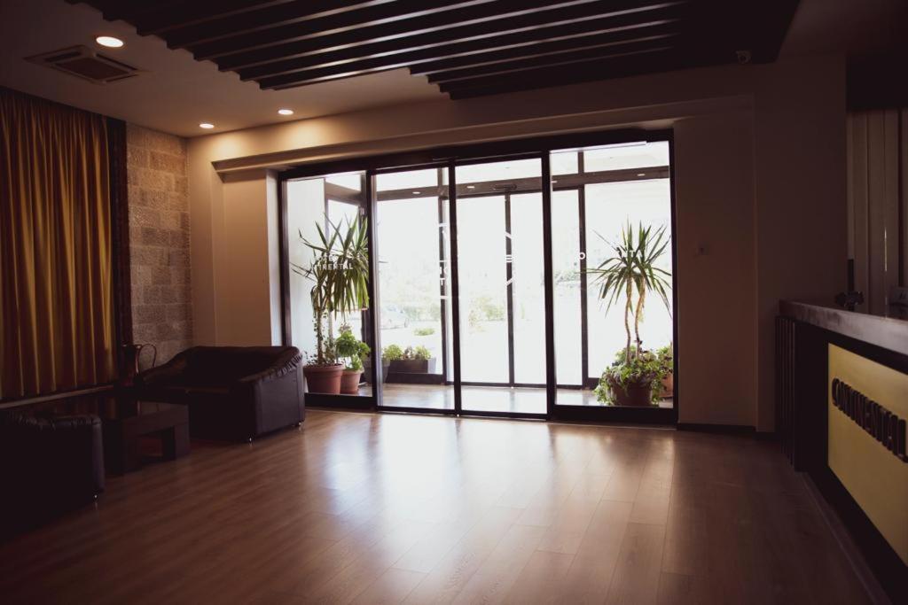 Hotel Continental ดูร์เรส ภายนอก รูปภาพ